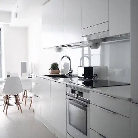 2ndhomes Central Tower Apt. Hosts 6 * Τάμπερε